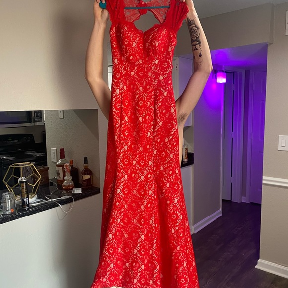 PROM DRESSES - Picture 8 of 15